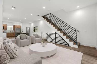 Main picture of 4443 Auckland Ave