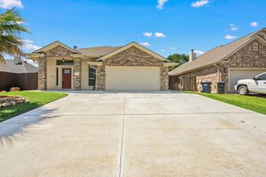 Main picture of 941 Dove Landing Ave