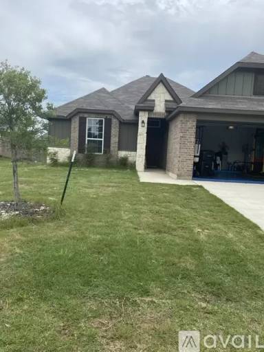 Main picture of 902 Fallbrook Dr
