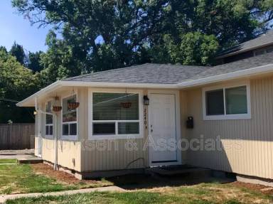Main picture of 2220 NW Grant Ave