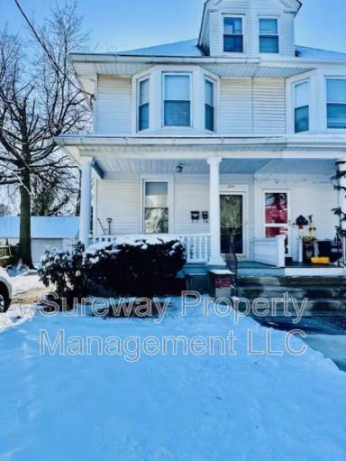 Main picture of 270 W 2nd St
