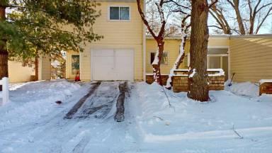 Main picture of 542 Meadow Ct