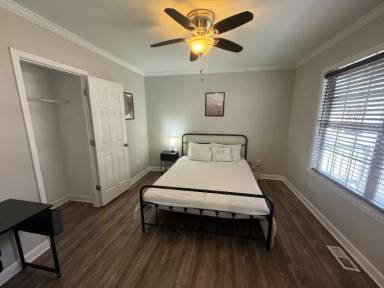 Main picture of 2483 Memorial Dr SE