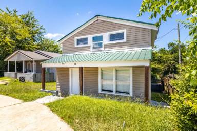 Main picture of 306 25th Ave E
