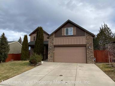 Main picture of 2565 NE Lynda Ln