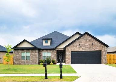 Main picture of 948 Laux Ln