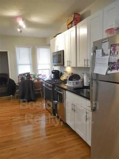 Main picture of 50 Oliver St