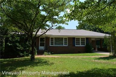 Main picture of 1617 Pine Cir