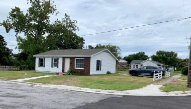 Main picture of 300 N 15th St