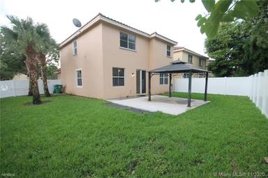 Main picture of 17037 SW 38th St