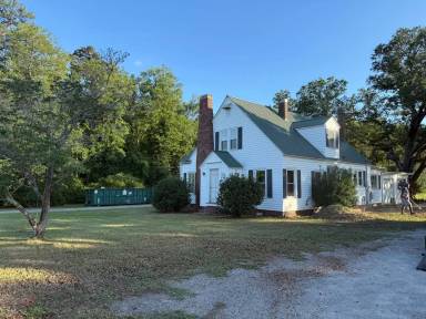 Main picture of 8191 E Highway 19