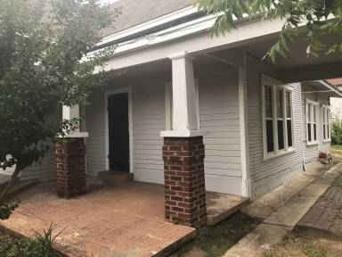 Main picture of 207 N Ferry St