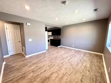 Main picture of 3222 S 40th St