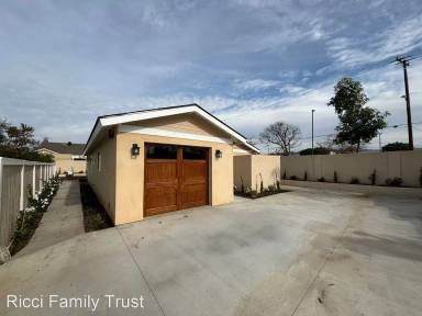 Main picture of 2351 N Greengrove St