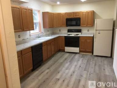 Main picture of 9 Circuit Ave E