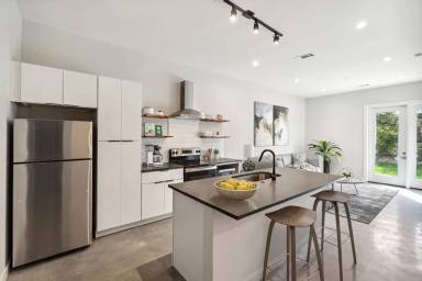 Main picture of Experience the Luxury of the West of Nashville