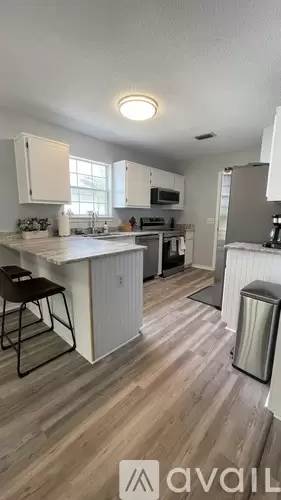 Main picture of 1877 Abercrombie Rd