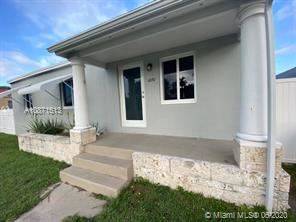 Main picture of 1870 SW 74th Avenue Rd