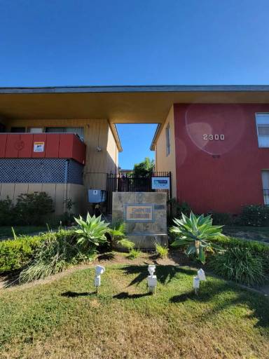 Main picture of 2300 W El Segundo Blvd