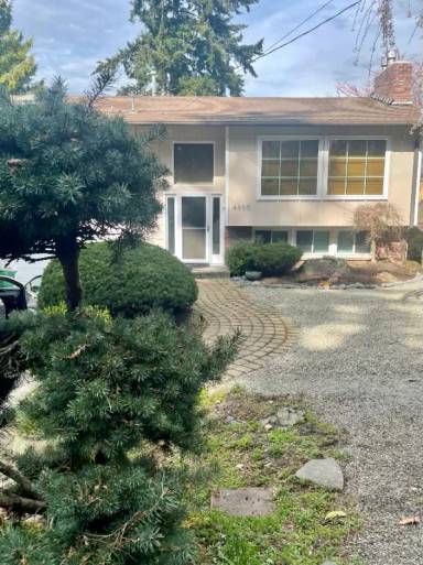 Main picture of 4850 S Spencer St
