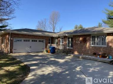 Main picture of 465 Parkway Dr