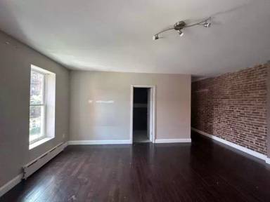 Main picture of 1720 Bay Ave