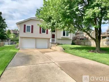 Main picture of 1701 NE Patterson Dr