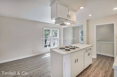 Main picture of 107 NE Fremont St