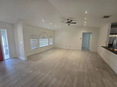 Main picture of 3027 SW 23rd Ave