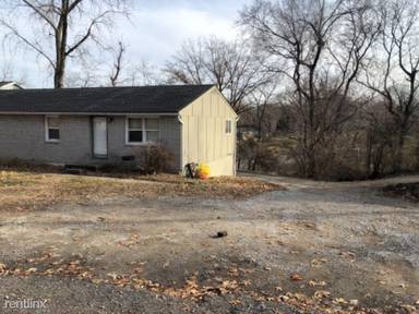 Main picture of 5135 N Bellaire Ave