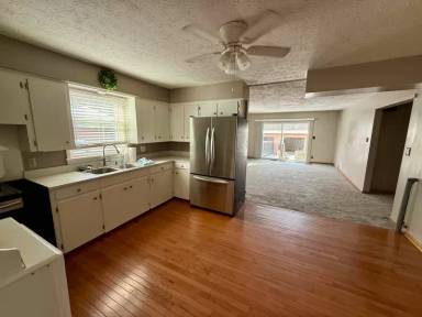 Main picture of 336 Oak St