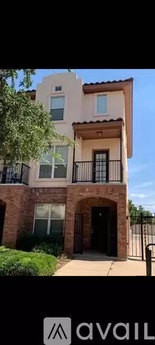Main picture of 2105 Main St
