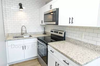 Main picture of 655 4th St NE