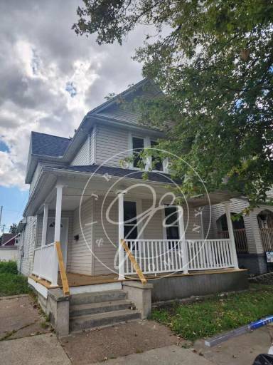 Main picture of 142 E Park St