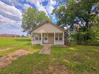 Main picture of 209 E Main St