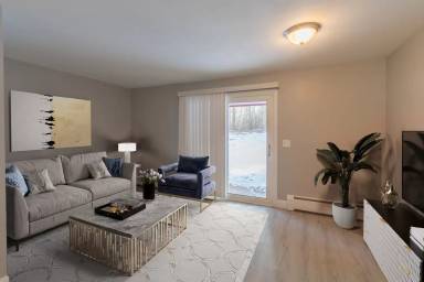 Main picture of 4 Woodburn Dr