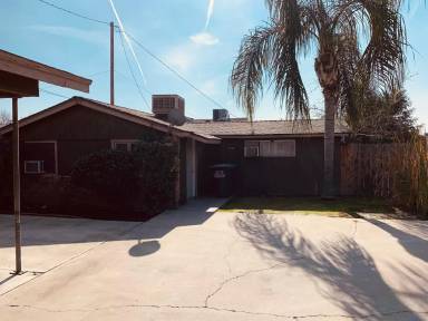 Main picture of 2931 W Walnut Ave