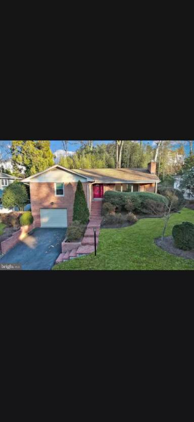 Main picture of 2320 Windsor Rd