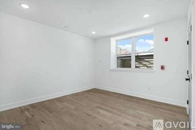 Main picture of 2401 Carpenter St