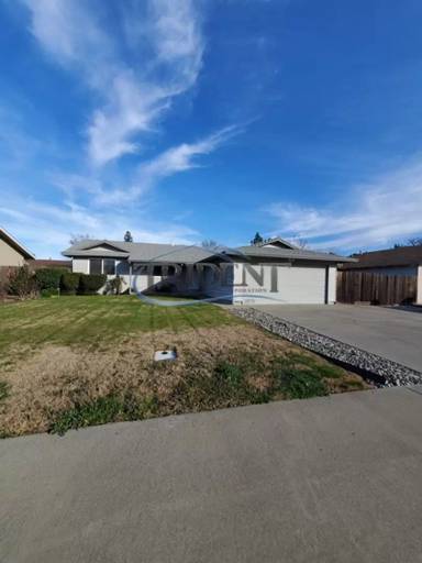Main picture of 33 Hacienda Ln