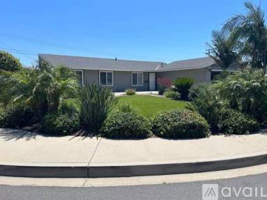 Main picture of 880 Calle La Sombra