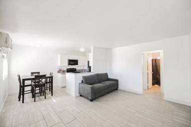 Main picture of 180 W New York Ave