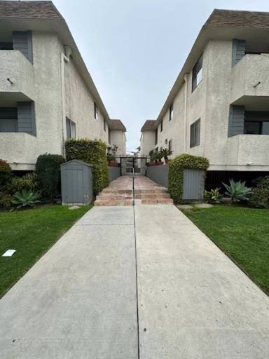 Main picture of 10744 Lawler St