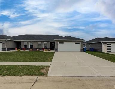 Main picture of 124 Bridgeport Dr
