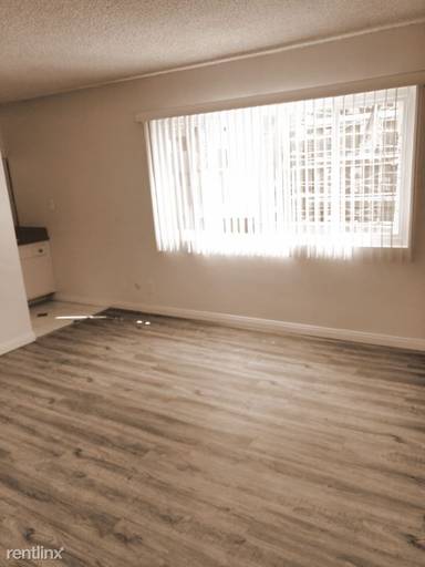 Main picture of 1427 N Poinsettia Pl