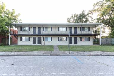Main picture of 605 W Michigan St