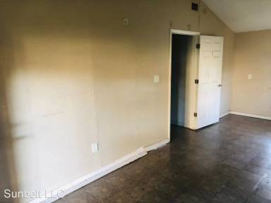 Main picture of 1737 W 28th St