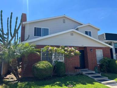 Main picture of 925 Loma Ave