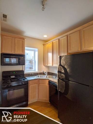 Main picture of 3256 N Clifton Ave