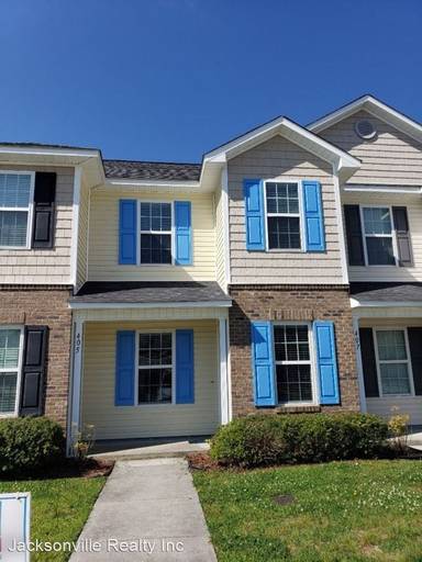 Main picture of 402 Falls Cv